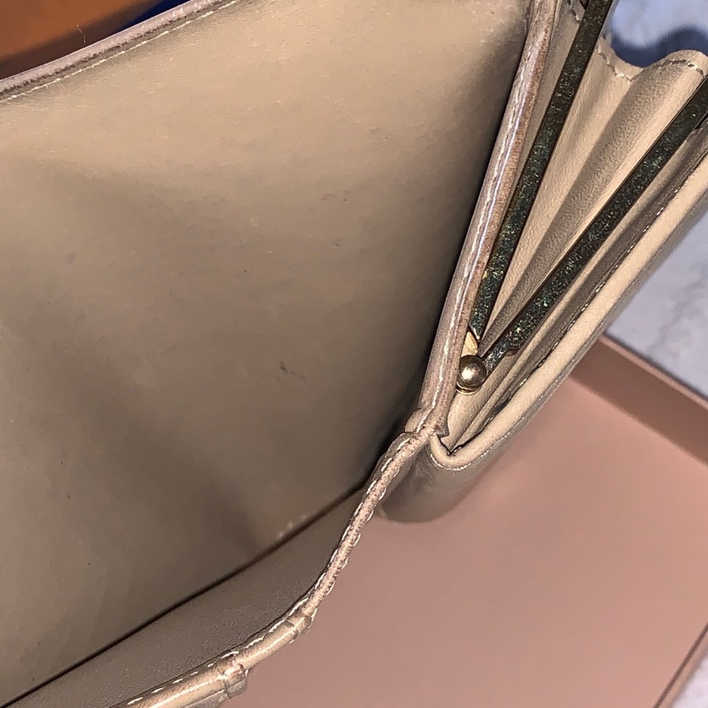 AUTHENTICATED Louis Vuitton vernis wallet W/ box - Picture 9 of 16